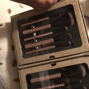 Makeup brushes
